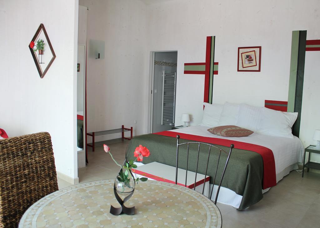 Maison D'Hotes Bleu Azur Tourrettes-sur-Loup Room photo